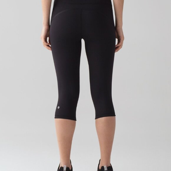 Lululemon Smooth Stride Crop Black Size 2 Stylish Mesh on Side Leggings - Picture 16 of 16